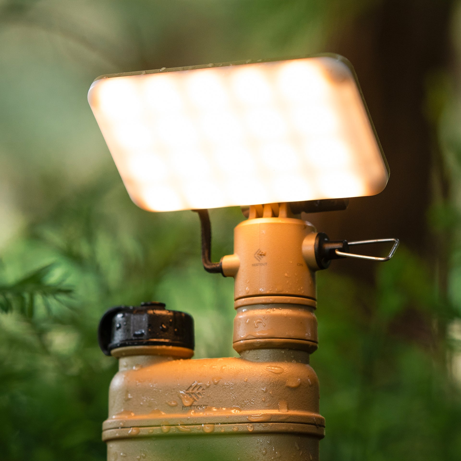 Image of wet nestout beige flash showing its water resistance
