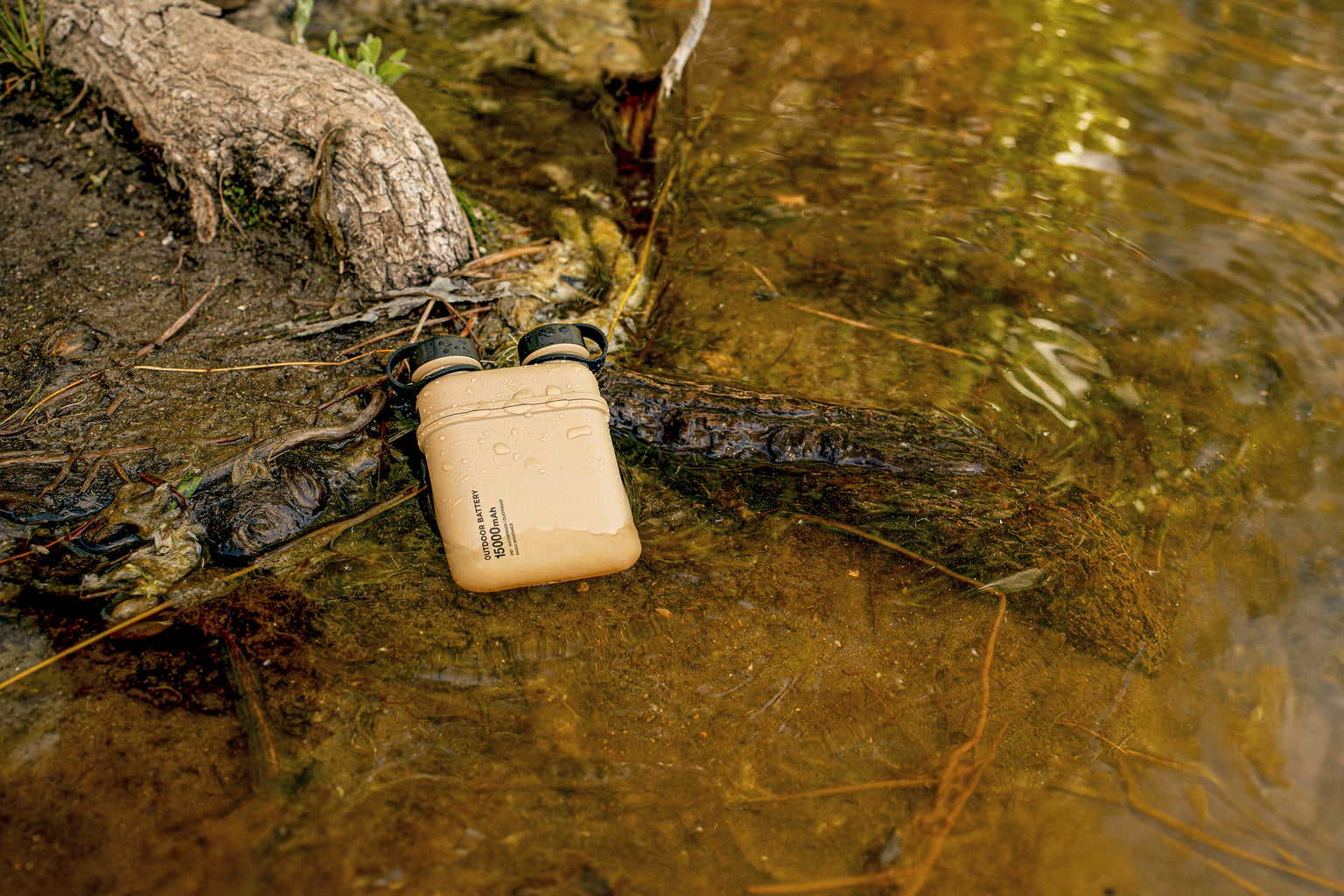 Nestout Beige 15,000 mAh Portable Outdoor Battery in Pond