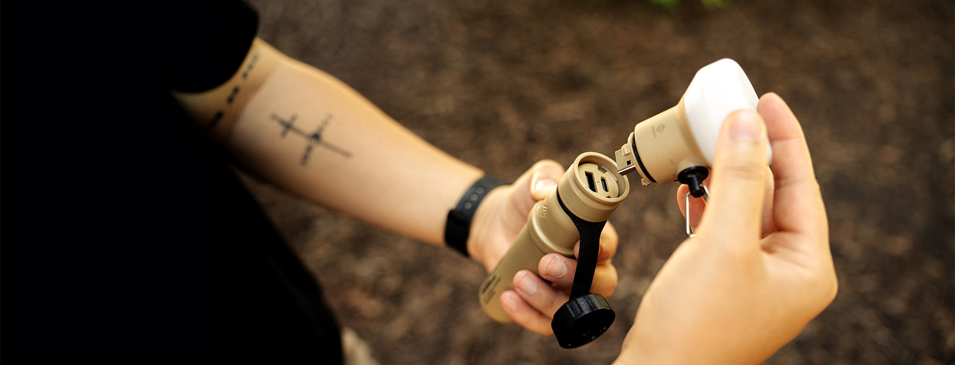 Nestout Beige Lamp-1 Attachment being used with beige Portable Outdoor Battery