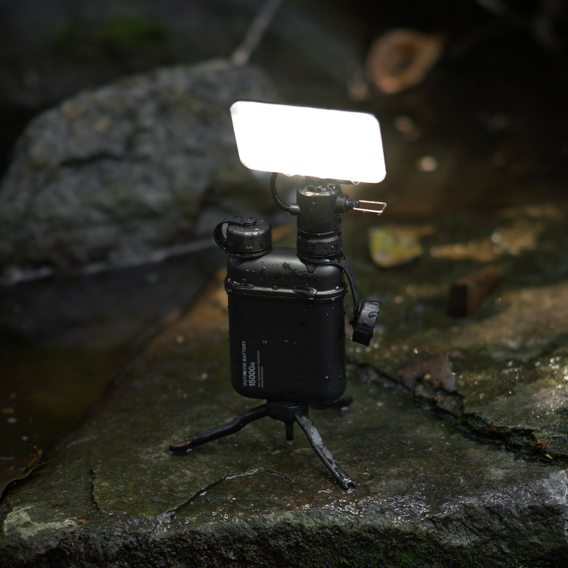 15k power bank with flash attached outdoors in wet conditions