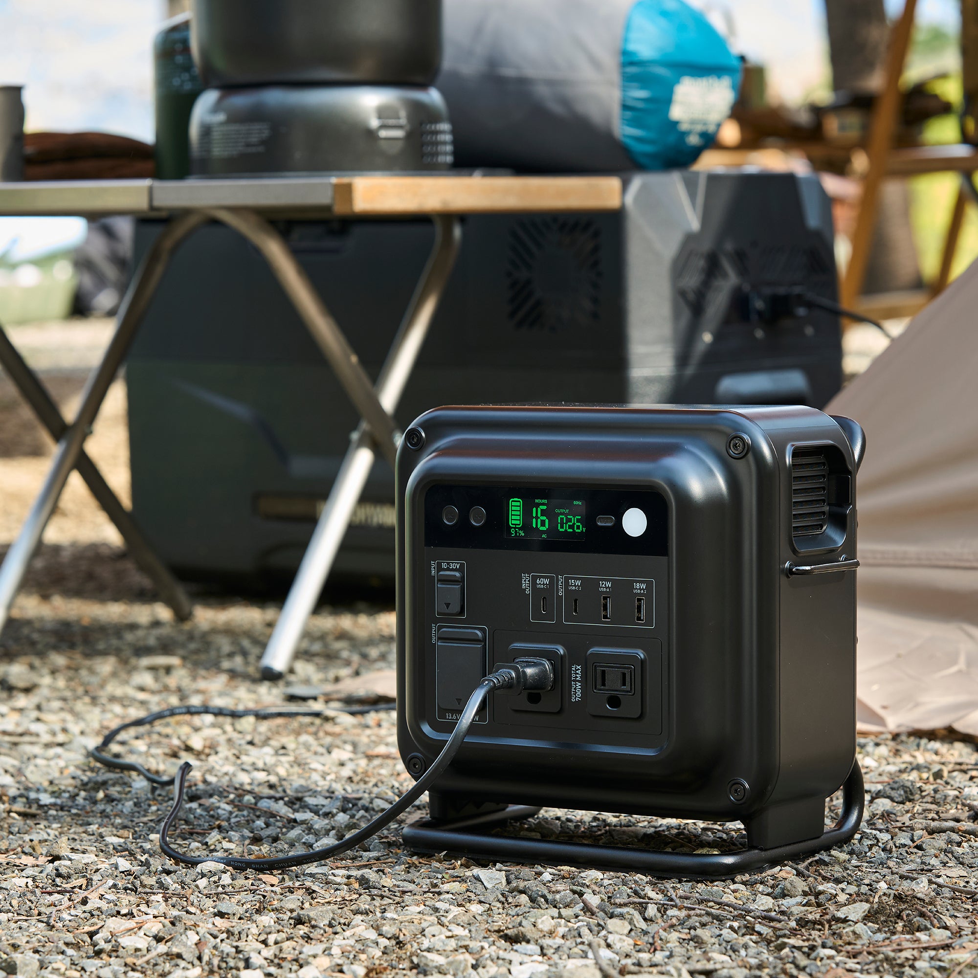 Nestout Black Power Station 700 W Double Output Portable Energy